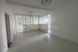 Bureau à louer au Point E