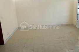 Appartement à loue au point E