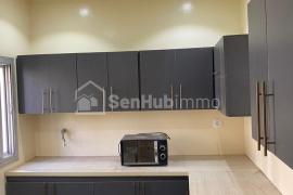 Appartement à loue au point E