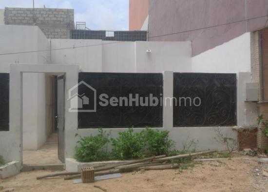 VILLA A VENDRE A PETIT MBAO( mbao villeneuve )